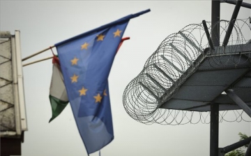 Az unió területén kívül kell migrációs táborokat létrehozni