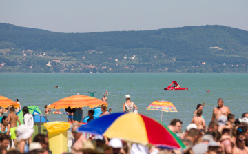 Két és féléves kislány fulladt a Balatonba